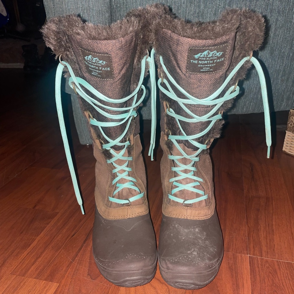 The north face winter boots new without box